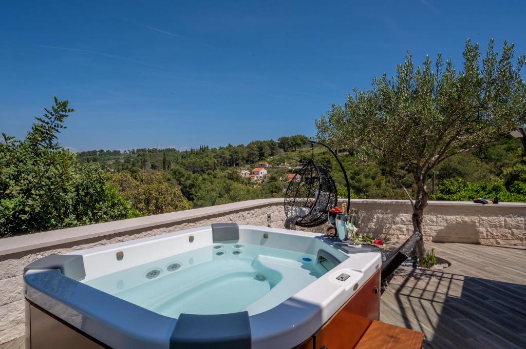Uniquely designed Villa Ivana with outdoor Jacuzzi nearby the pebble Banje beach at the Island of Solta photo 4