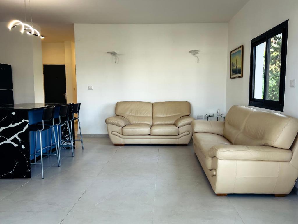 2-bd apartment at the heart of the Carmel photo 3