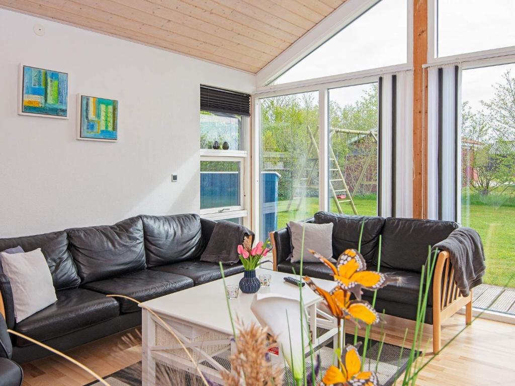 Three-Bedroom Holiday home in Hemmet 52 photo 4