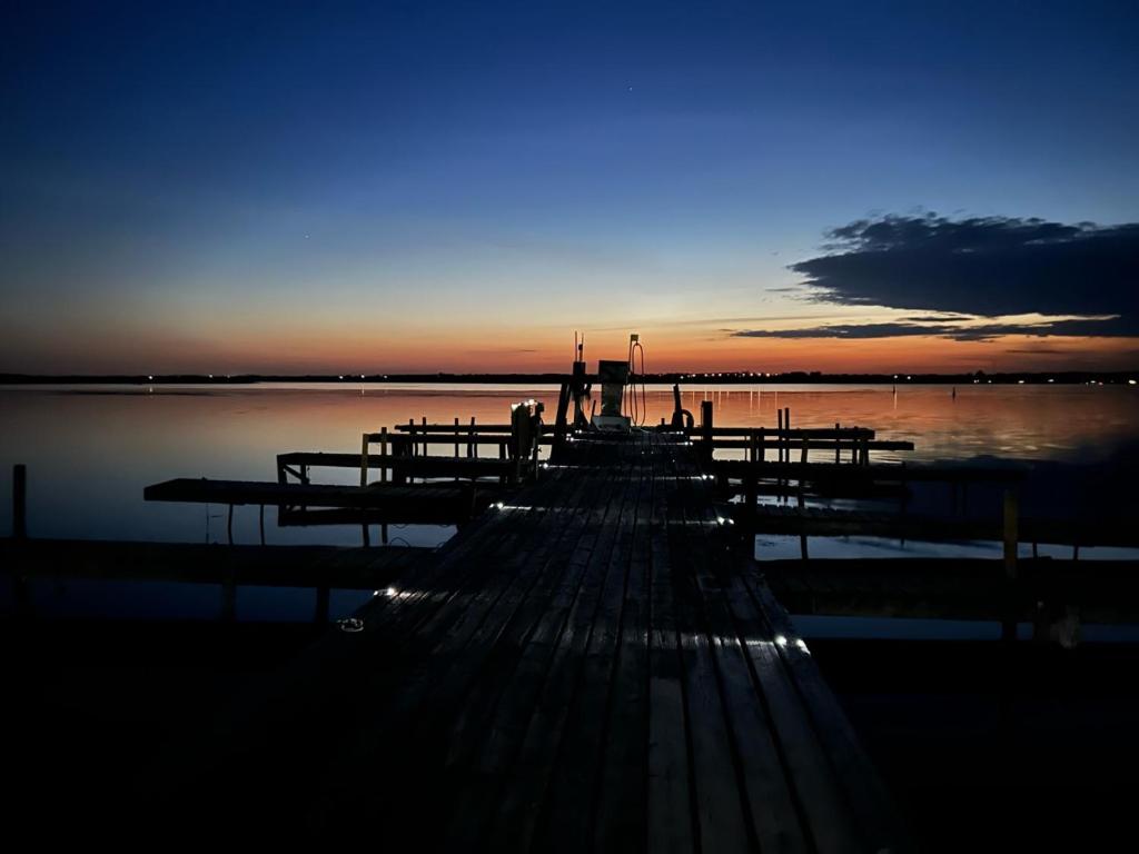 Snug Harbour Cottage and Marina photo 4