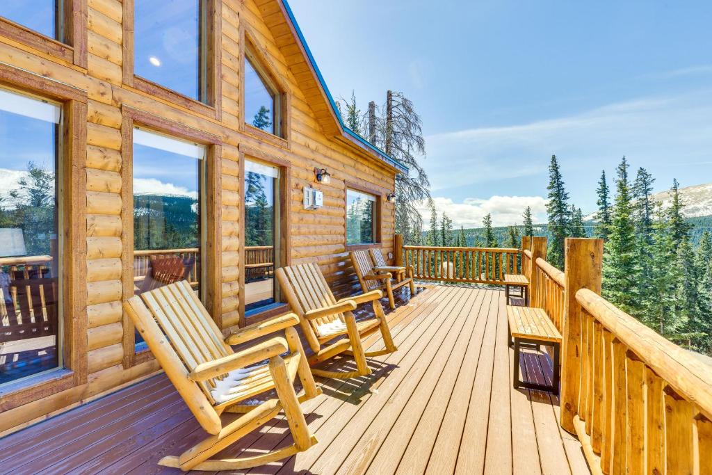 Family-Friendly Fairplay Cabin with Deck and Mtn Views