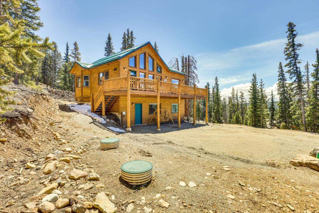 Family-Friendly Fairplay Cabin with Deck and Mtn Views photo 1