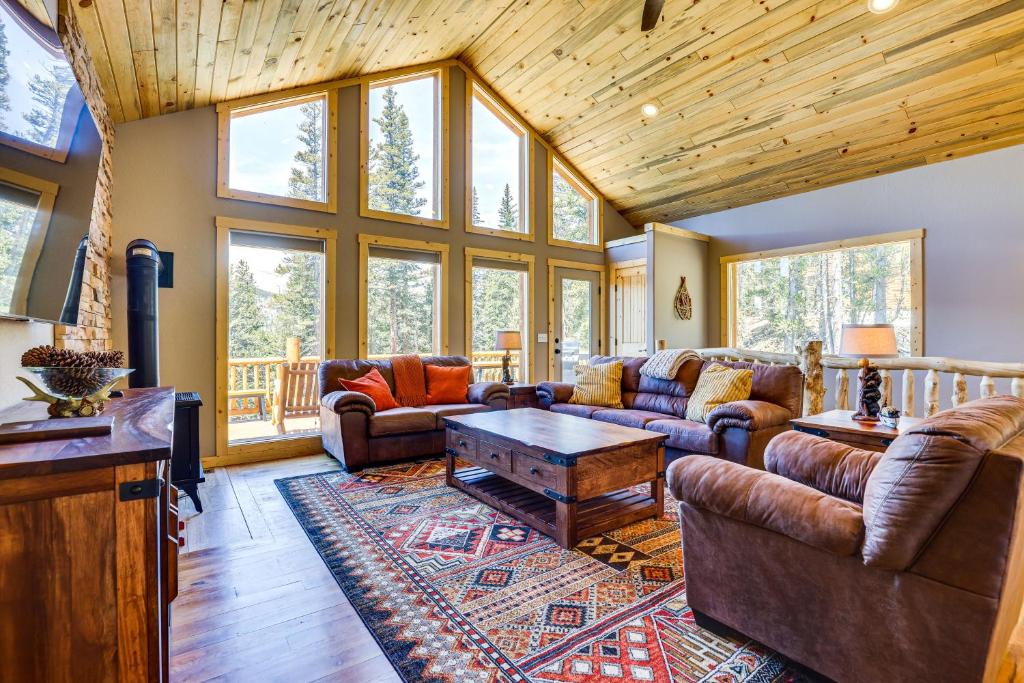 Family-Friendly Fairplay Cabin with Deck and Mtn Views photo 3