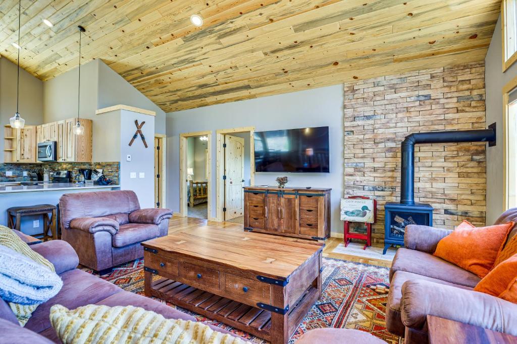 Family-Friendly Fairplay Cabin with Deck and Mtn Views photo 4