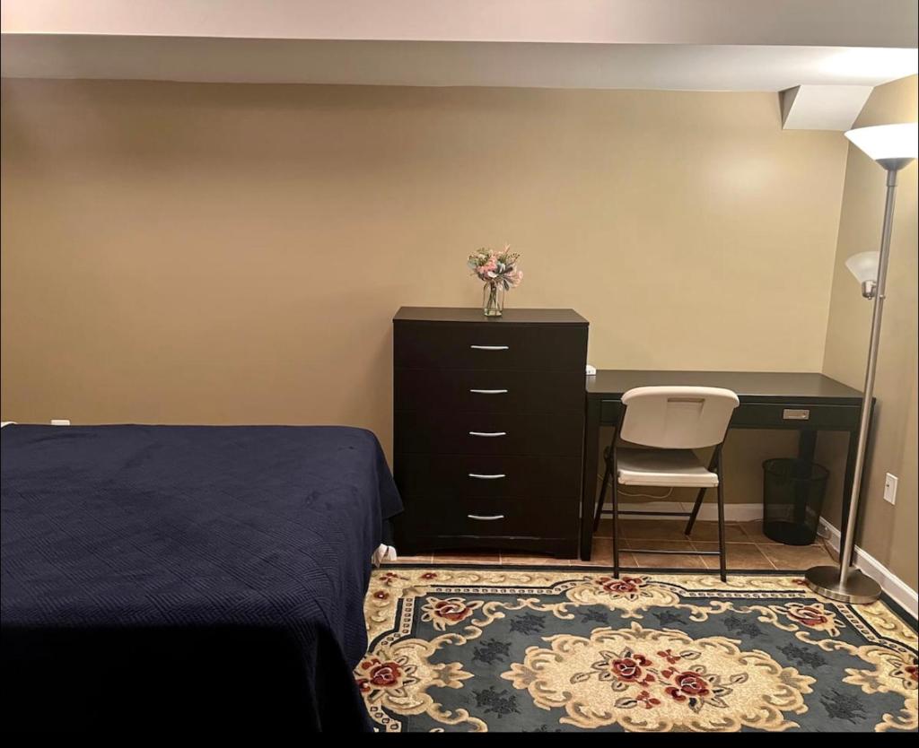 Van Gogh Guest Rm#6 • Van Gogh 6- Private BSMT Rm in single family home photo 1