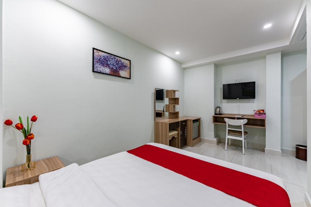 RedDoorz Premium near E-Town 3