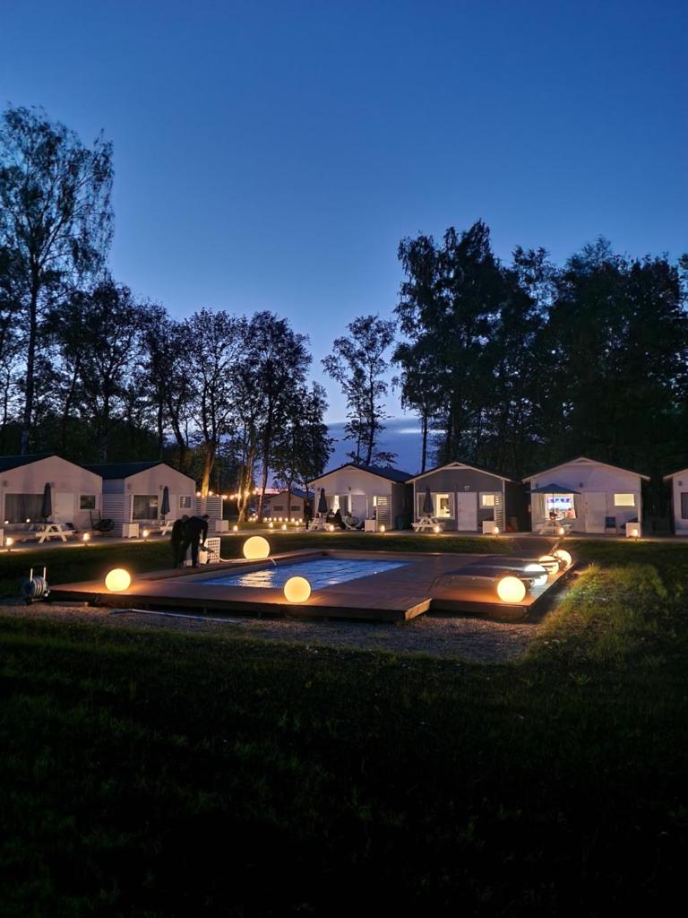 Lumi Resort Domki letniskowe z podgrzewanym basenem photo 1