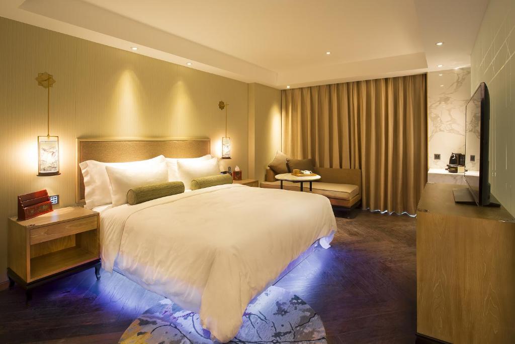 LN Hotel Five photo 3