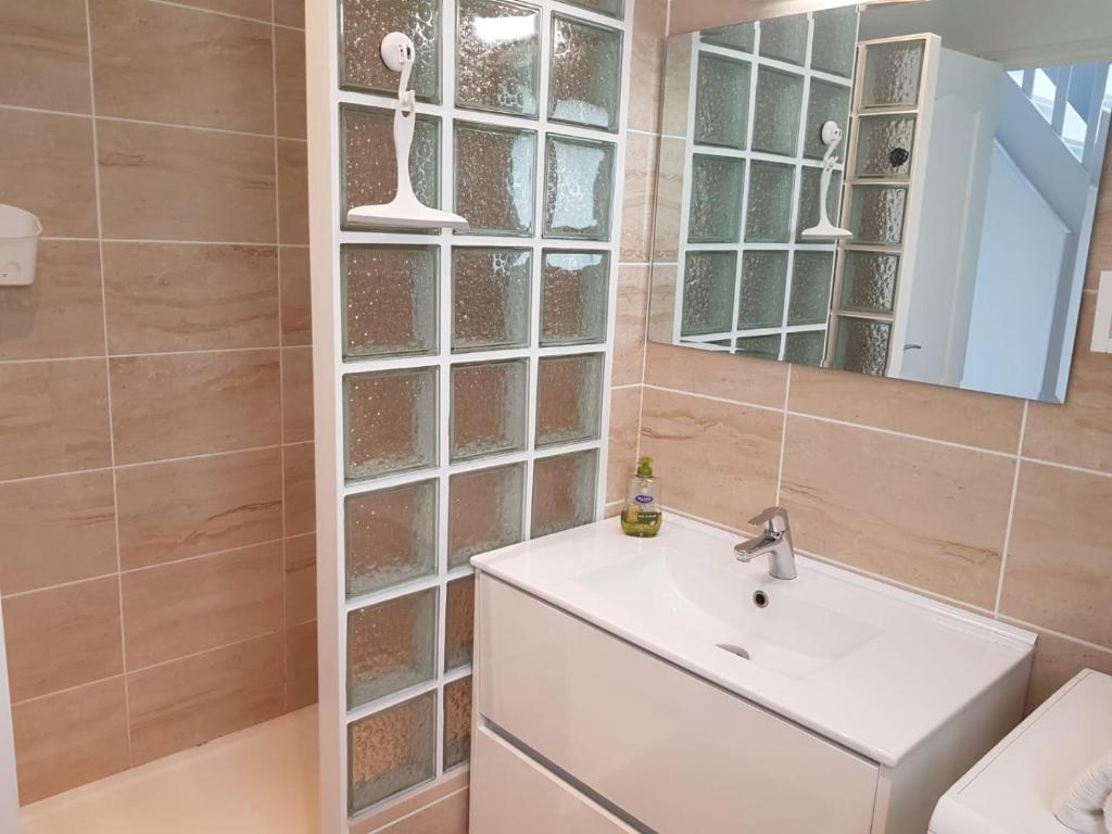 Agréable maison neuve, 4 personnes, piscine bois privée du 15 juin à mi-septembre (Agreable maison neuve, 4 personnes, piscine bois privee du 15 juin a mi-septembre) - Thumbnail image