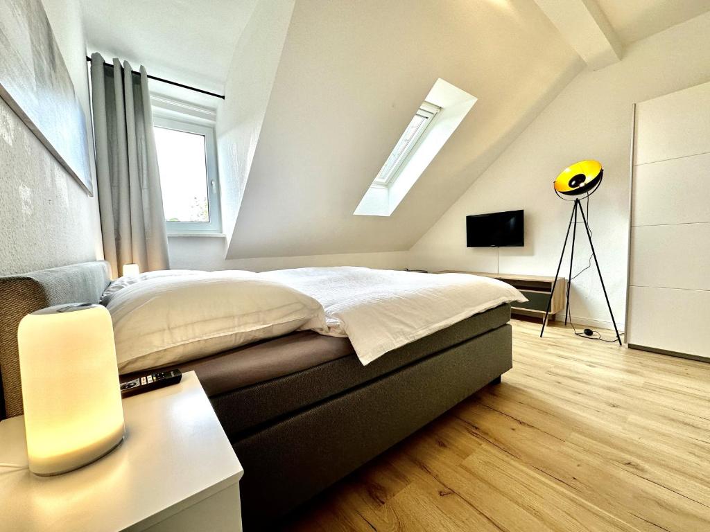Zentral gelegene DG-Wohnung mit 4 Schlafzimmern photo 2