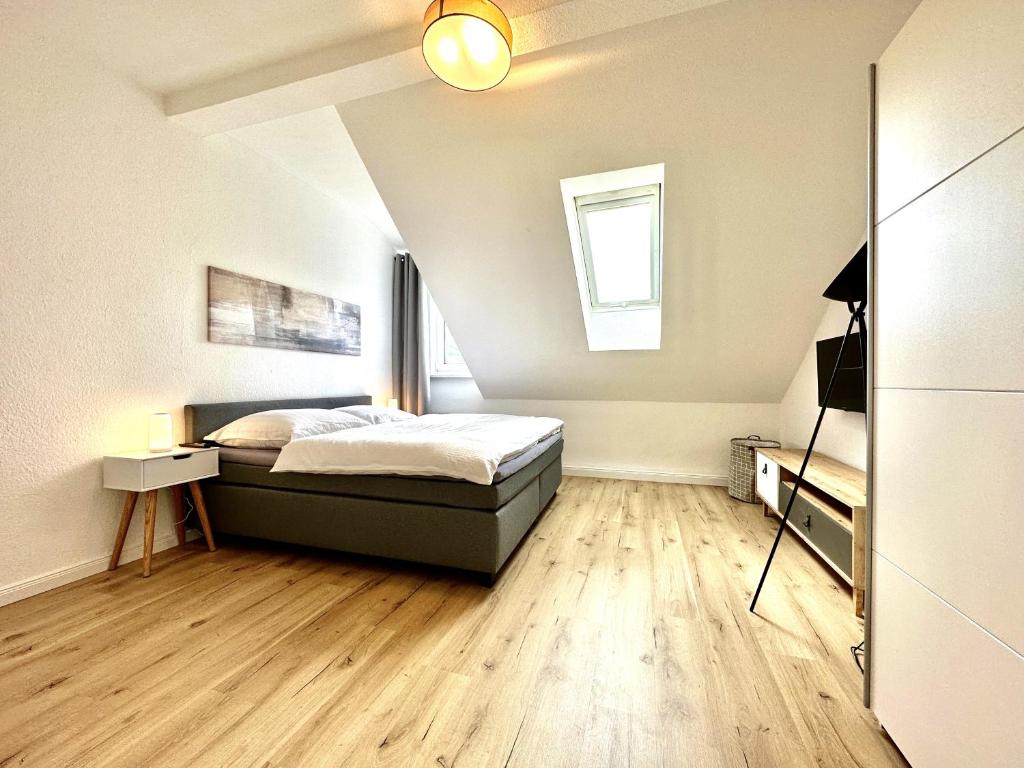 Zentral gelegene DG-Wohnung mit 4 Schlafzimmern photo 1