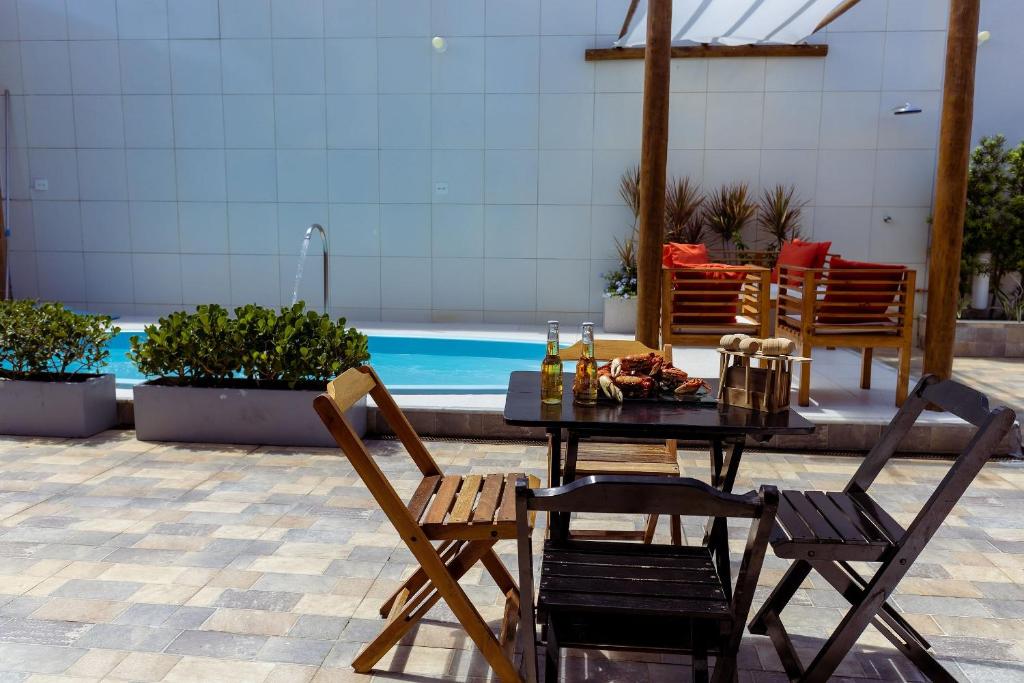 FLAT com 2 QUARTOS a 100m ORLA ATALAIA na TEMPORADA737 com PISCINA, CHURRASQUEIRA - Wi-Fi 180mbps e Cozinha photo 2