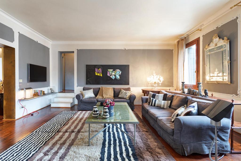 Charming House Iqs photo 1