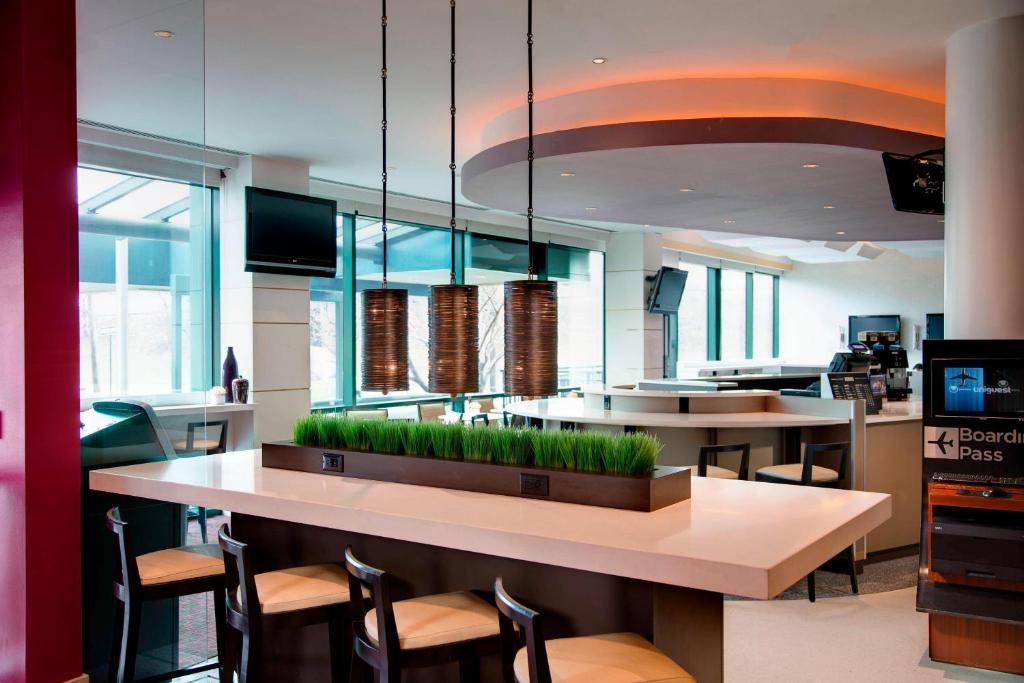 Courtyard by Marriott New York JFK Airport image