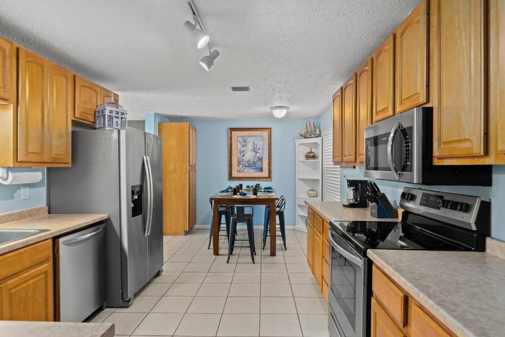 Adventures at Pirates Cove, Discover Your Beach Oasis w Private Pool, Sznl Hot Tub, Bikes, Beach Gear, Game Room, and More photo 3
