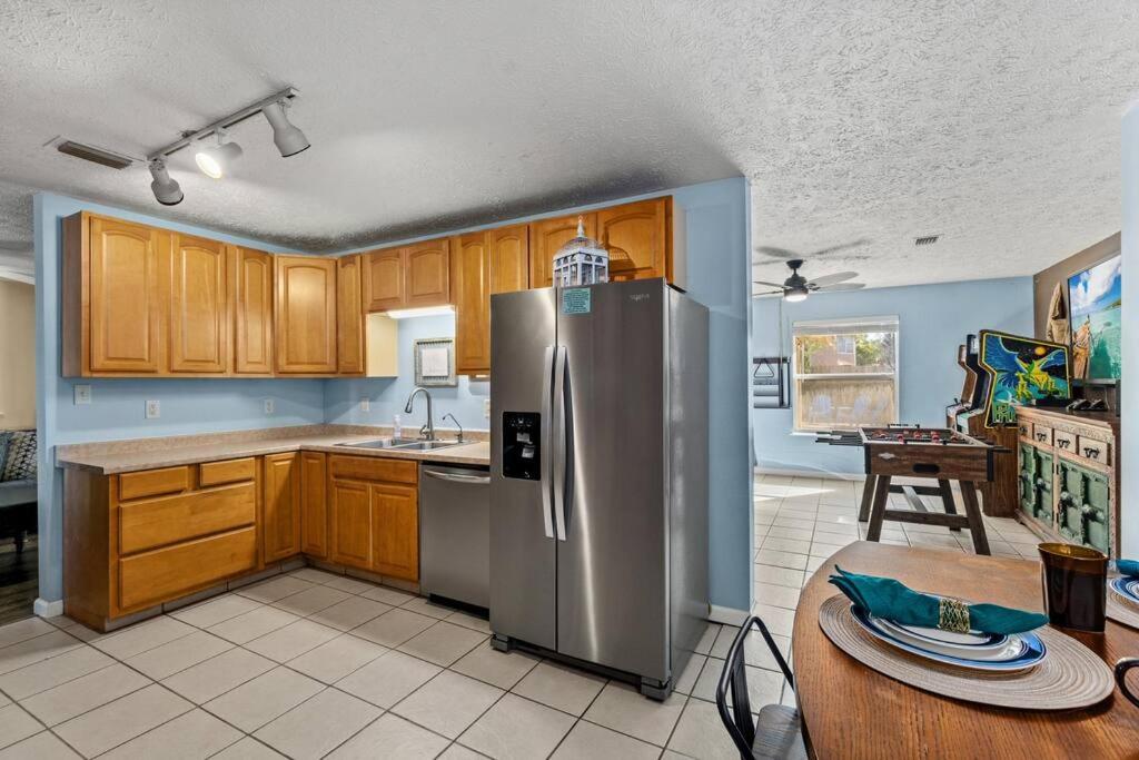 Adventures at Pirates Cove, Discover Your Beach Oasis w Private Pool, Sznl Hot Tub, Bikes, Beach Gear, Game Room, and More photo 4