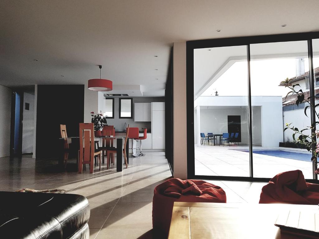 Villa Contemporaine avec piscine - Face au golf - Plages à pied photo 4