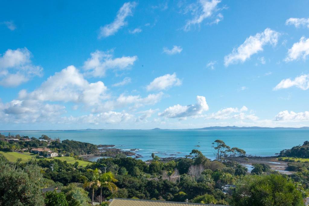 Luxury Lookout - Cable Bay Holiday Home photo 1