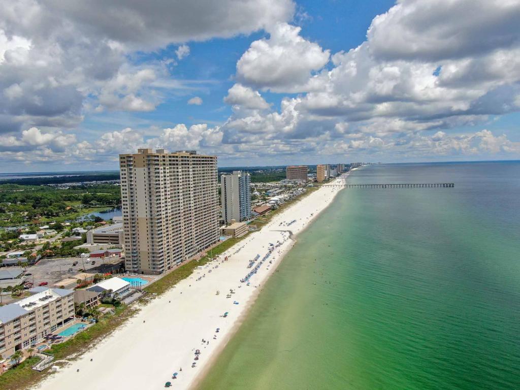 Beachfront Spacious Cozy Condo - Pools, Hot Hub, Spa - Walk to Pier Park in PCB photo 4
