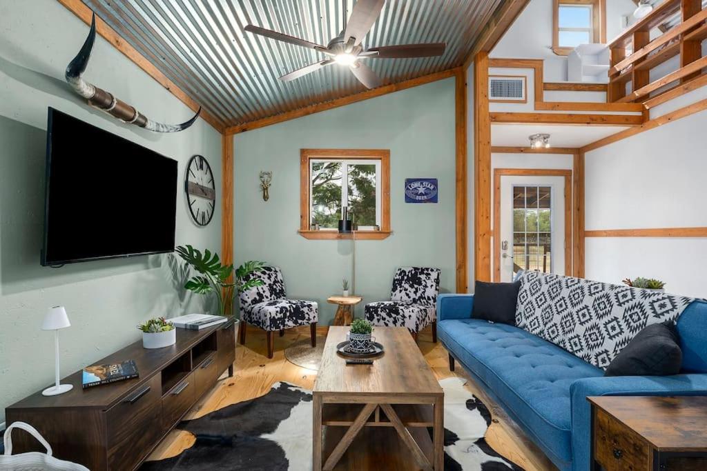 Hollmig Haus - Sleeps 12 with Hot Tub & Beauty Bar image