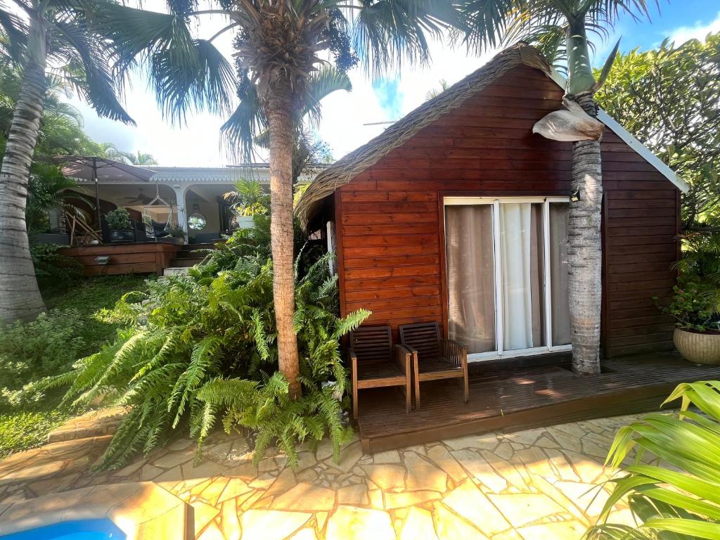 Bungalow indépendant dans jardin exotique , piscine photo 3