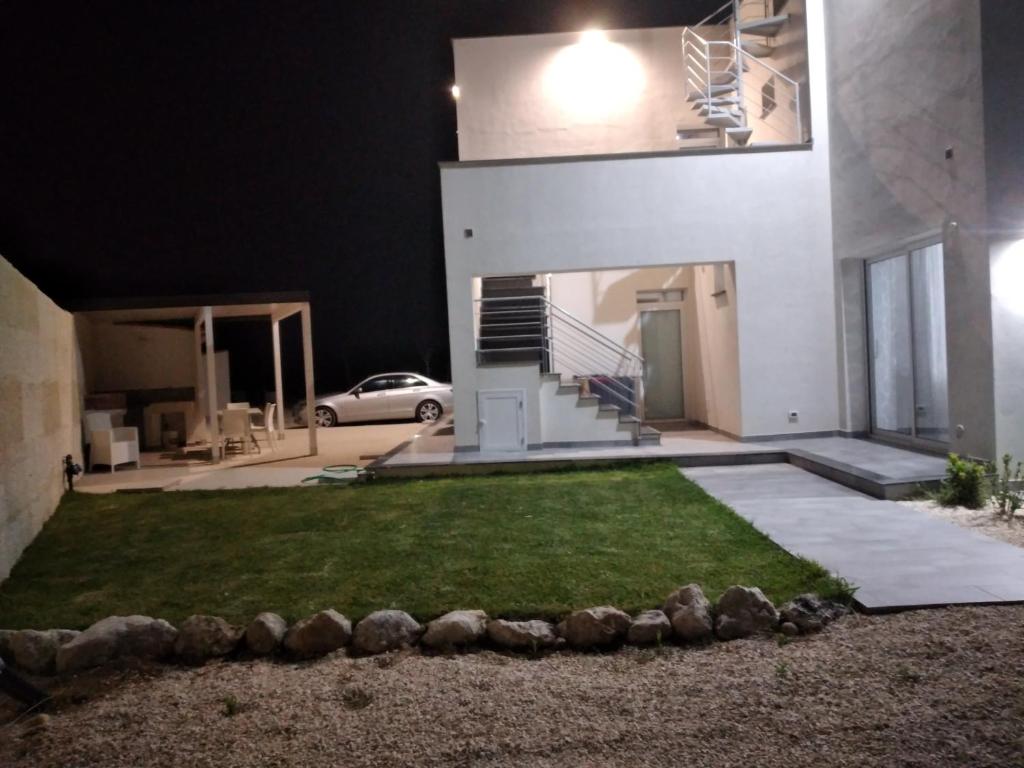 LA DAMA BIANCA BOVO MARINA photo 2