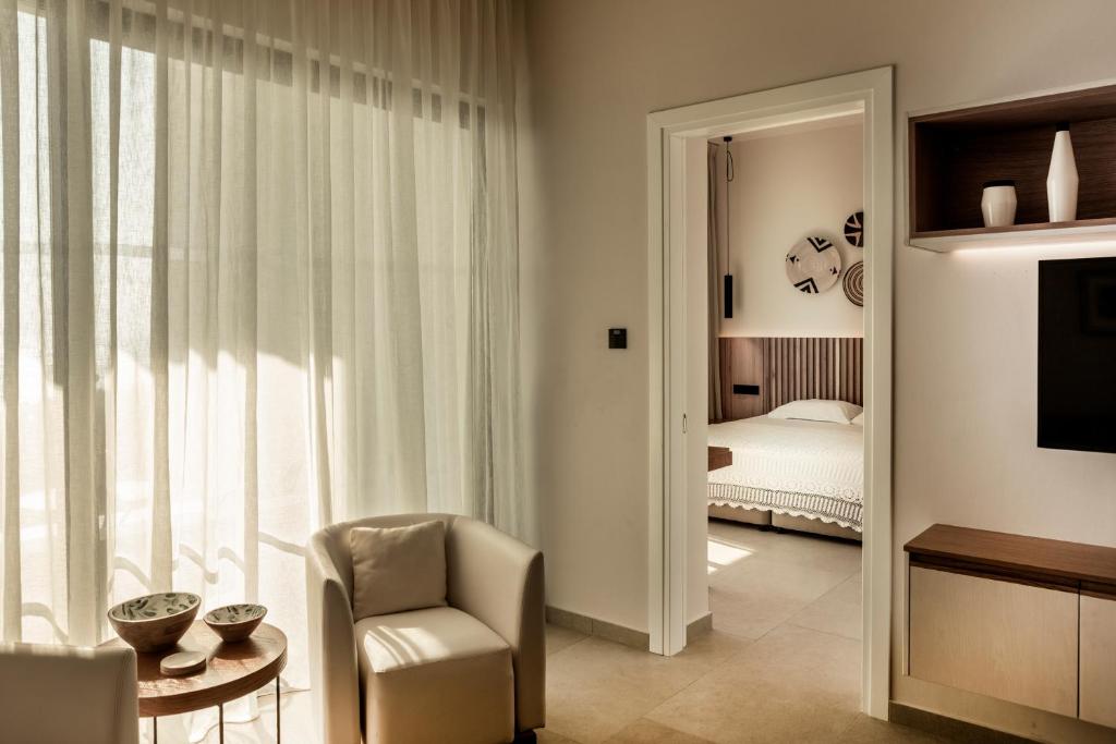 Anemi Hotel & Suites photo 2