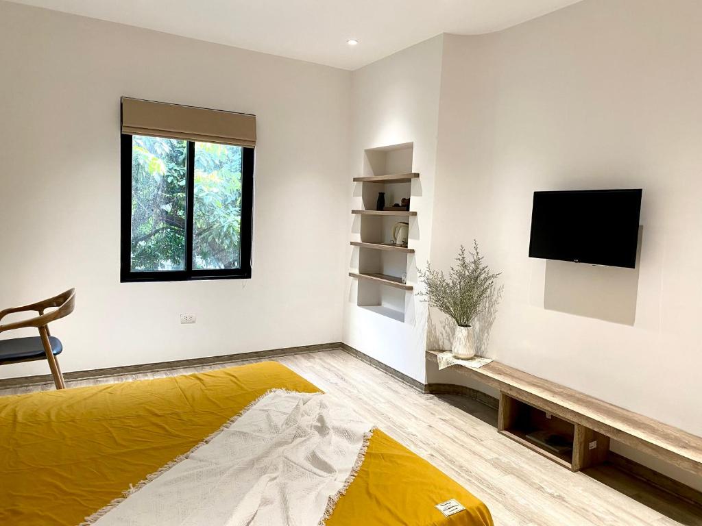 Hang Bun Homestay (Sushi House Ba Dinh)