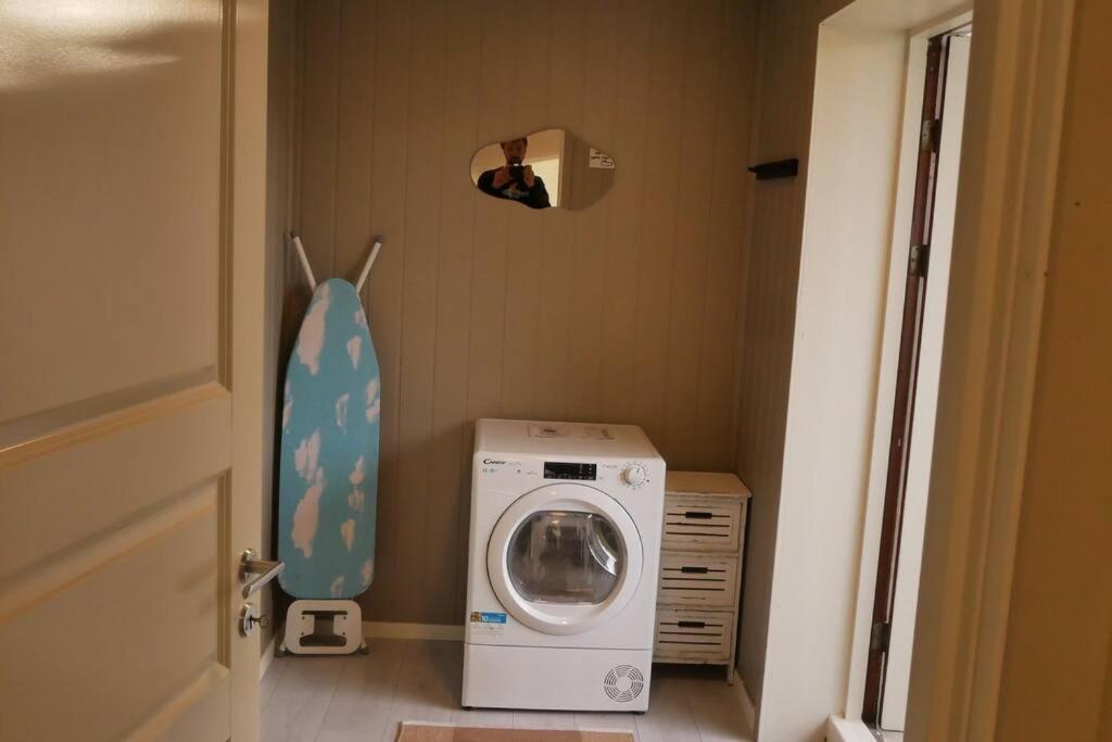 Nyrenovert leilighet med gratis parkering photo 2