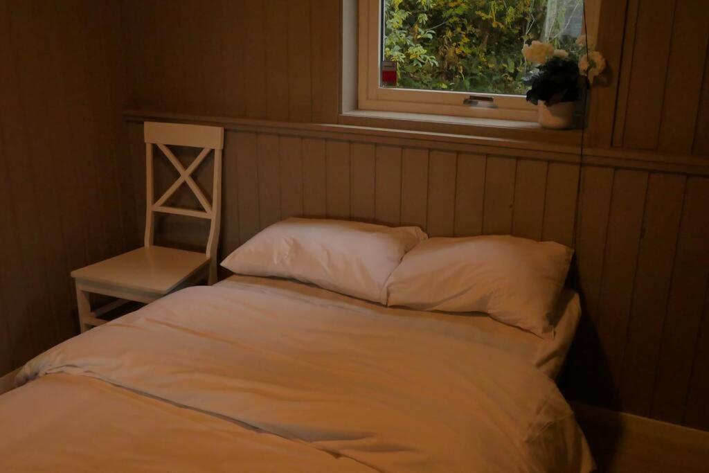 Nyrenovert leilighet med gratis parkering photo 3