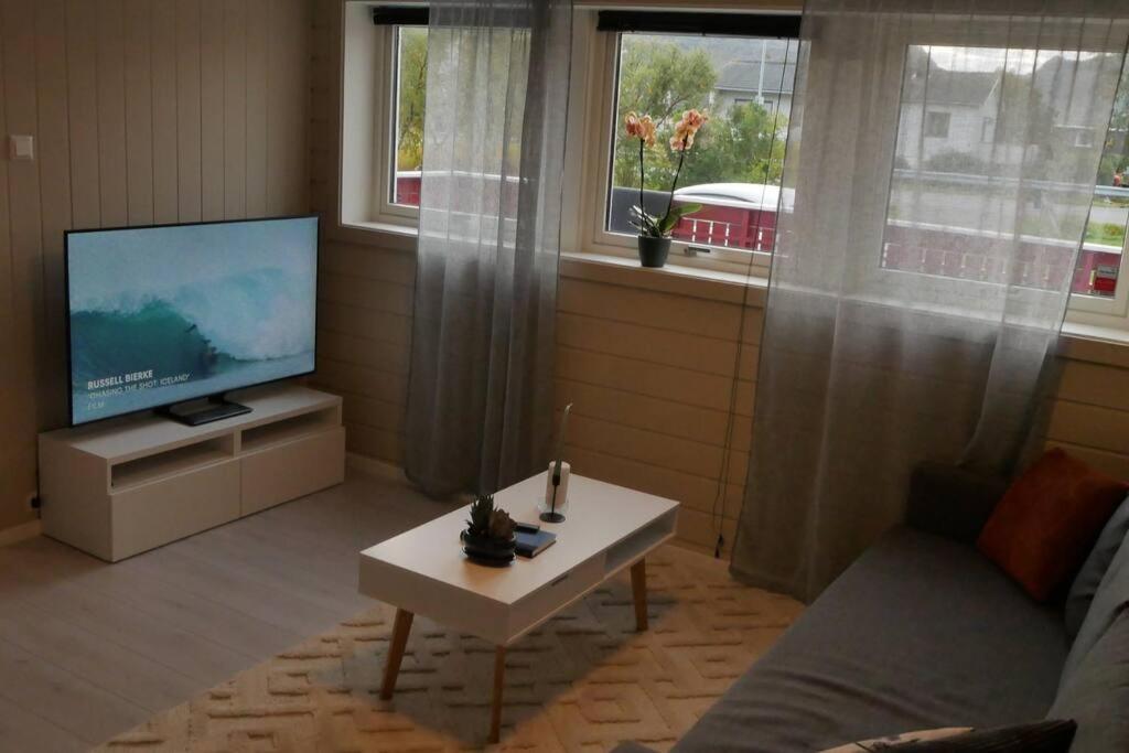 Nyrenovert leilighet med gratis parkering photo 4