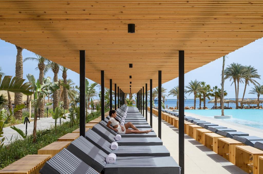 Serry Beach Resort - Tap to explore photos