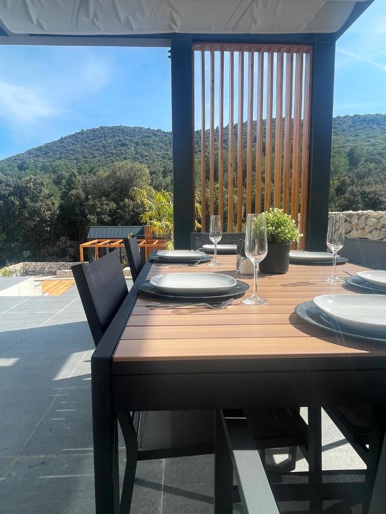 Golden residence with heated pool photo 3