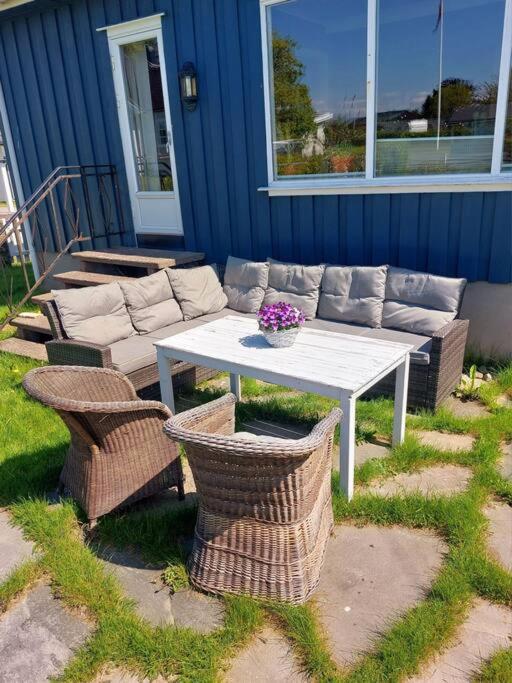 4 bedrooms, big garden, beach photo 3