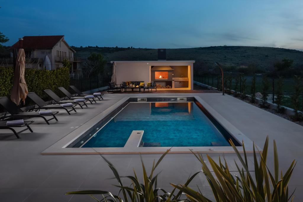 Villa Sunset Bay - amazing view and large heated pool photo 4