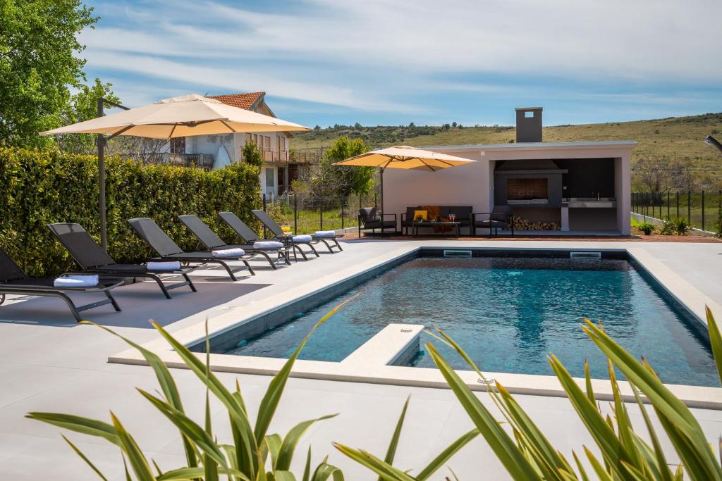 Villa Sunset Bay - amazing view and large heated pool photo 3