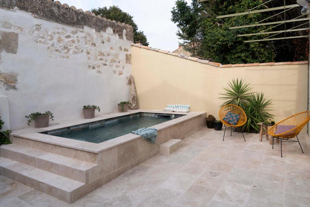 maison entière de village Fontvieille avec piscine
