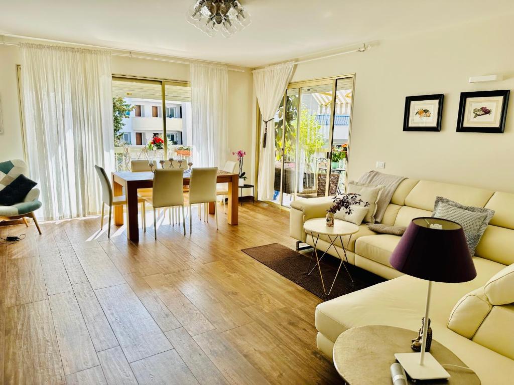 Luxury 130m2 AC, Terrace, Pool, Parking - Steps to beach, 5 min Palais des Festivals 3BR-3BA photo 1
