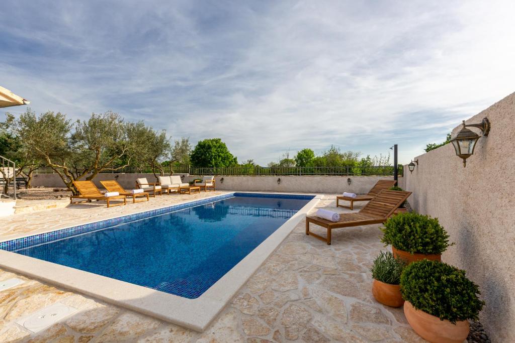 Seven Olives Guest House with heated pool near Krka waterfalls photo 4