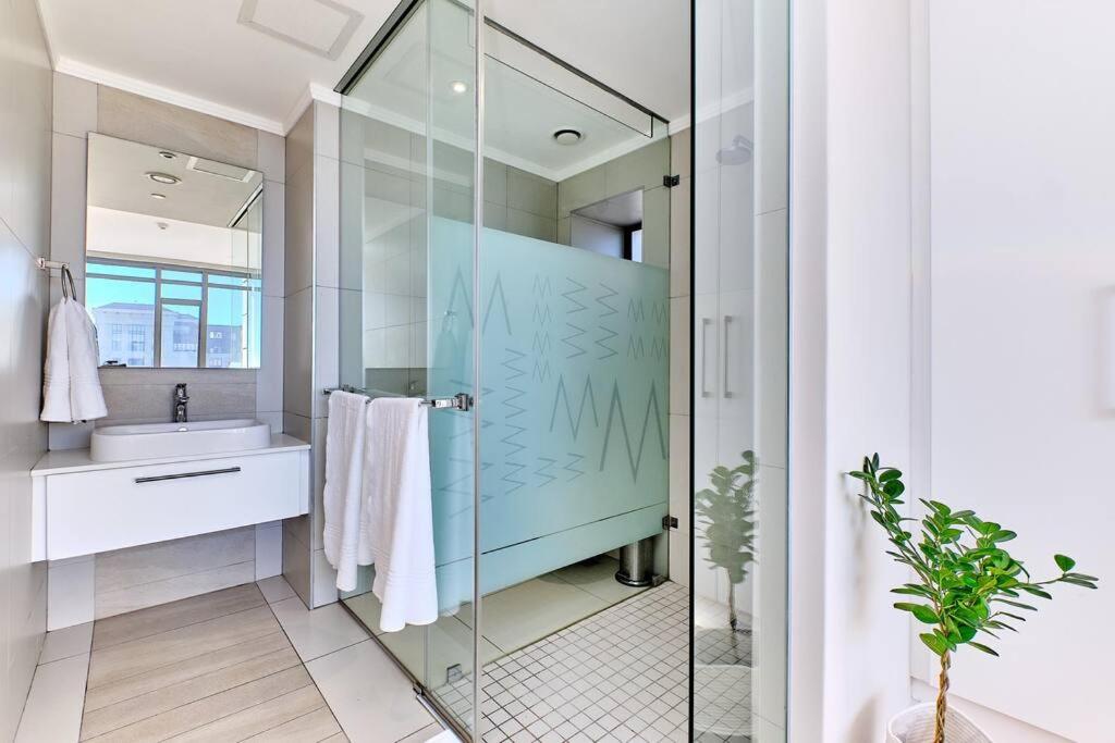 Exclusive 2bed/2.5 Bath in Sandton photo 1