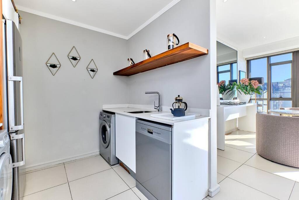 Exclusive 2bed/2.5 Bath in Sandton photo 2