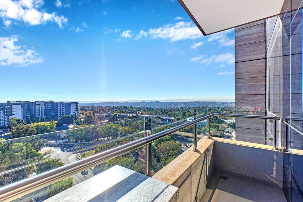 Exclusive 2bed/2.5 Bath in Sandton photo 4