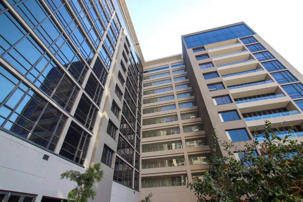 Exclusive 2bed/2.5 Bath in Sandton
