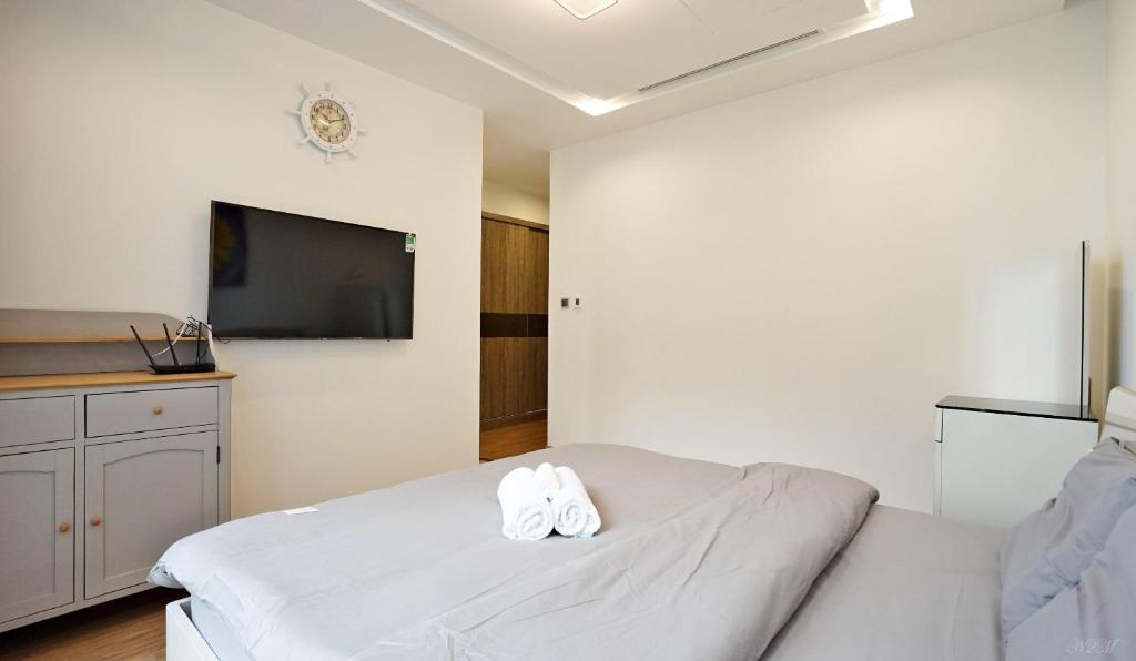LUXURY APARTMENT VINHOME METROPOLIS next LOTTE Center,Japan Embassy