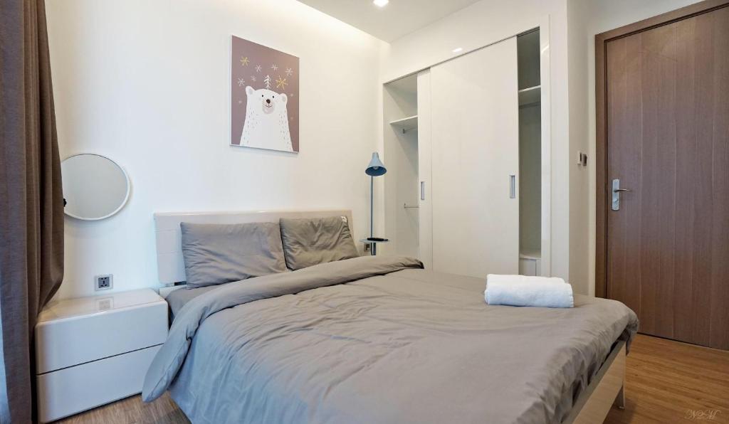 LUXURY APARTMENT VINHOME METROPOLIS next LOTTE Center,Japan Embassy