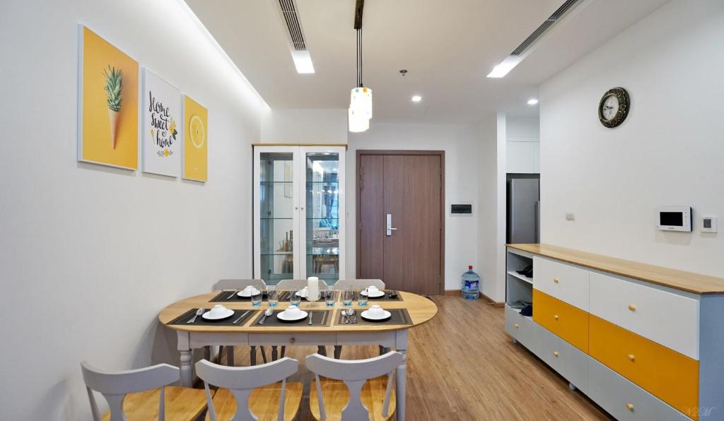 LUXURY APARTMENT VINHOME METROPOLIS next LOTTE Center,Japan Embassy
