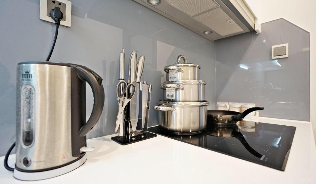 LUXURY APARTMENT VINHOME METROPOLIS next LOTTE Center,Japan Embassy