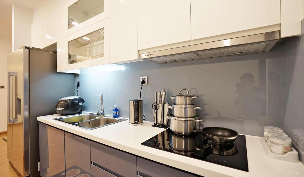 LUXURY APARTMENT VINHOME METROPOLIS next LOTTE Center,Japan Embassy