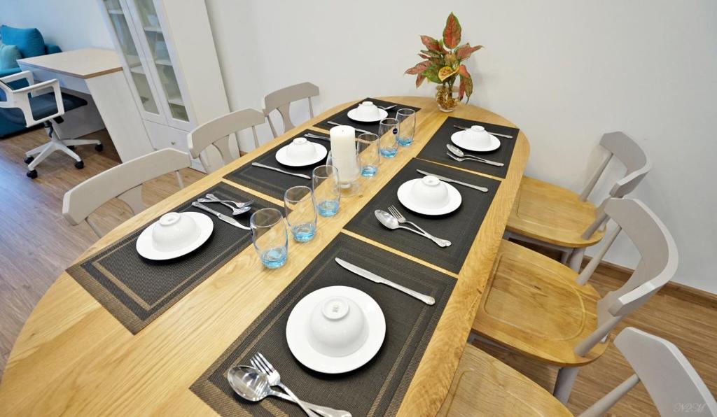 LUXURY APARTMENT VINHOME METROPOLIS next LOTTE Center,Japan Embassy