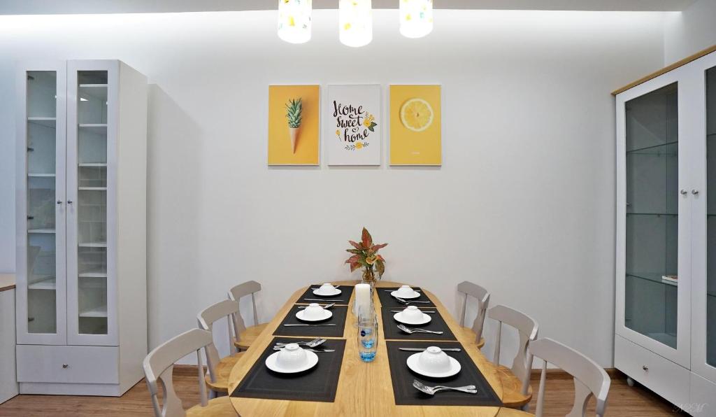 LUXURY APARTMENT VINHOME METROPOLIS next LOTTE Center,Japan Embassy